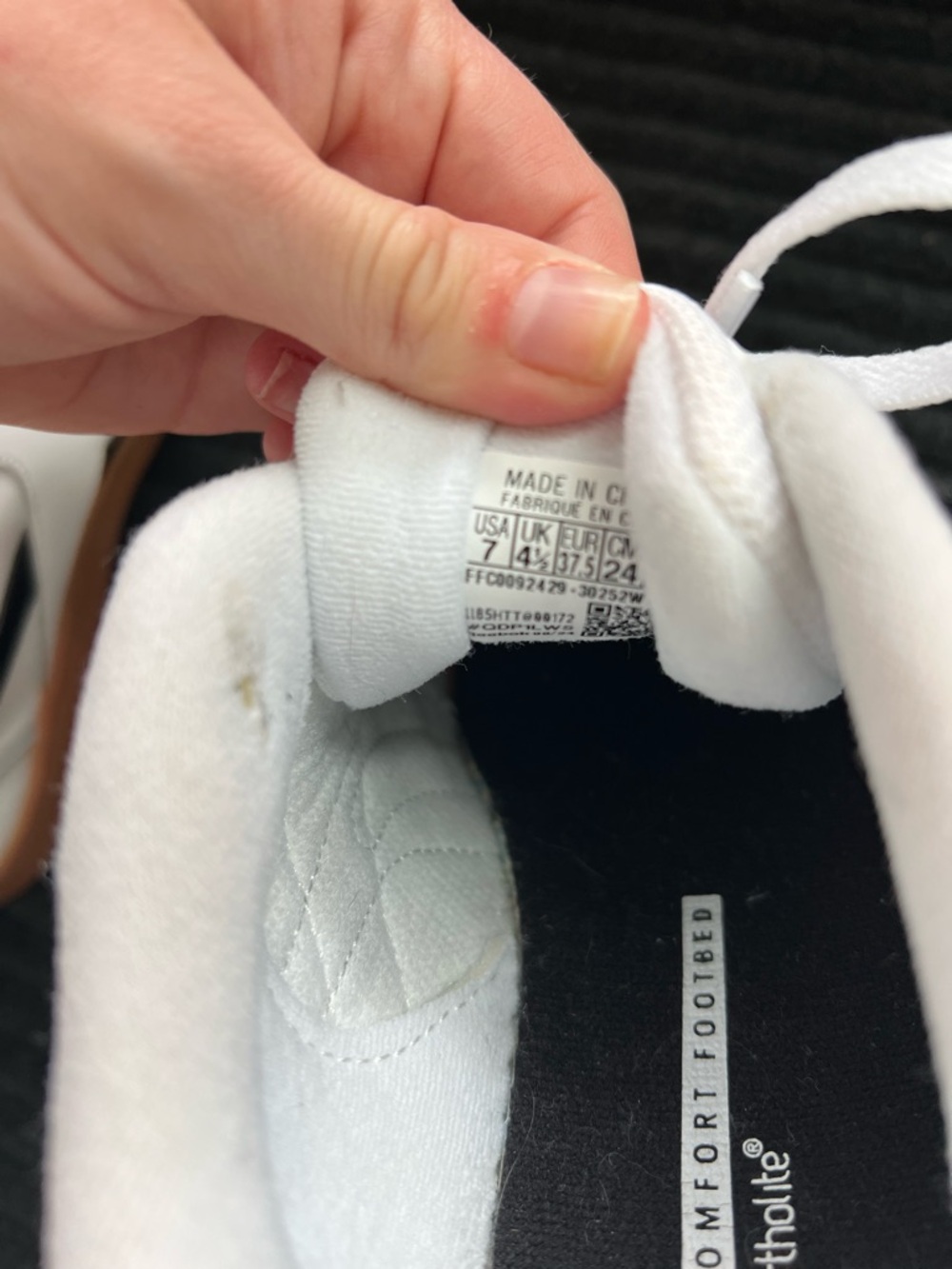 Reebok Classic White & Black Women’s Low-Top Sneakers with Gum Sole - Picture 6 of 6